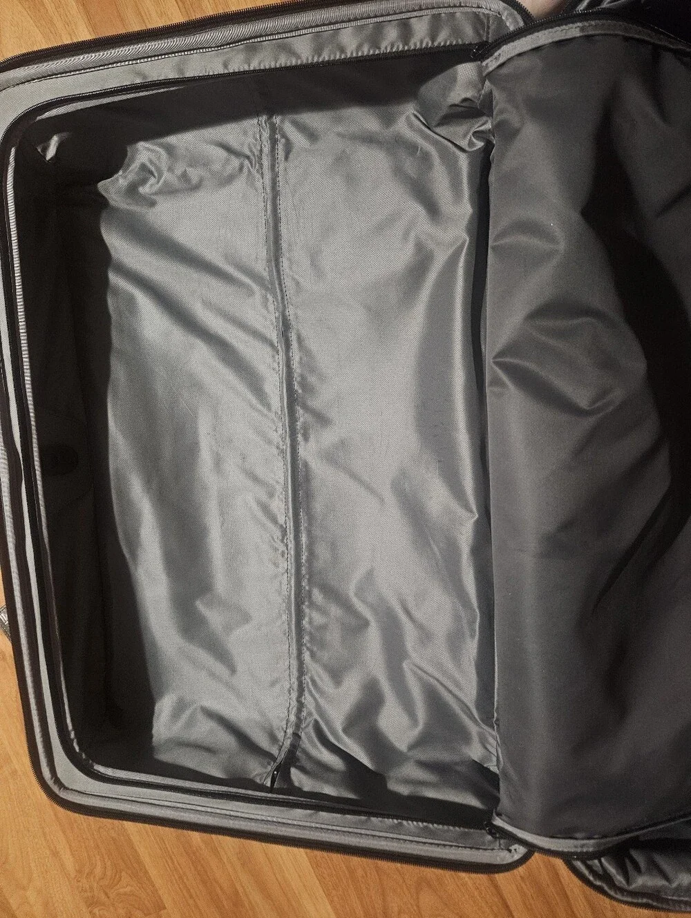 Tumi Hard-Shell  Spinner Suitcase - Men Bags